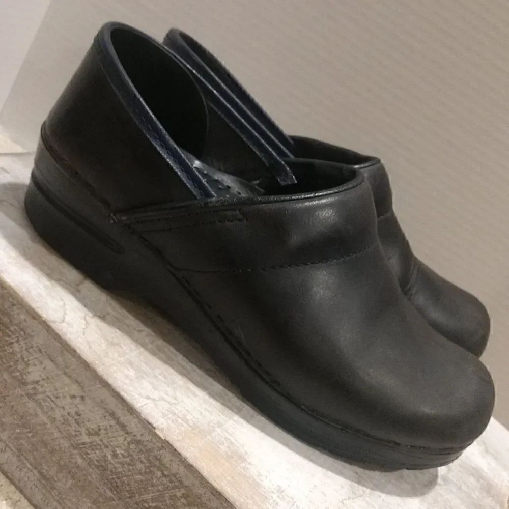 👍 Navy Dansko Shoes SIze 38. A5
